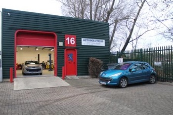 The Autosolutions Car Service Workshop In Newbury
